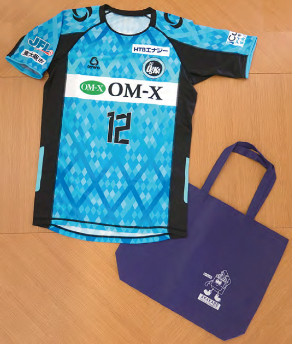 日本フットボールリーグ「F.C. 大阪」ユニフォームと ドラッグストア「アカカベ」エコバック