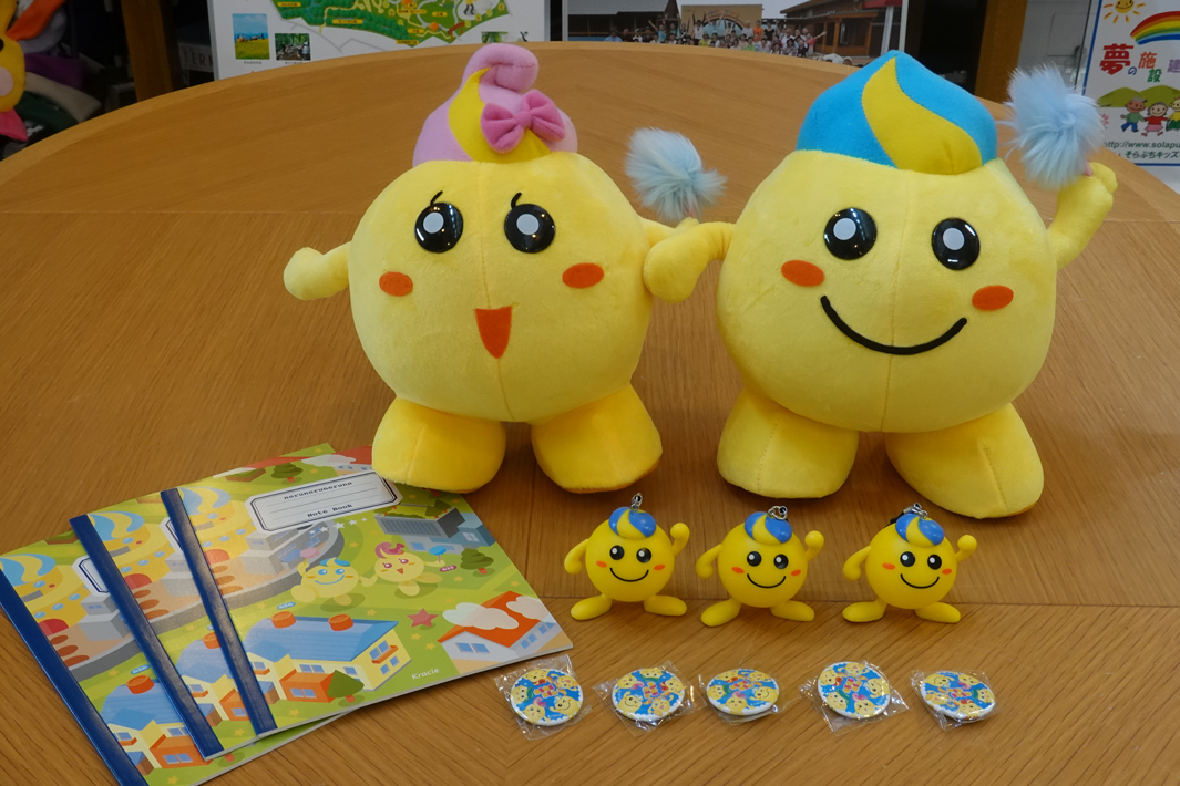 知育菓子&reg;「ねるねるねるね」キャラクターグッズセット　１名様分