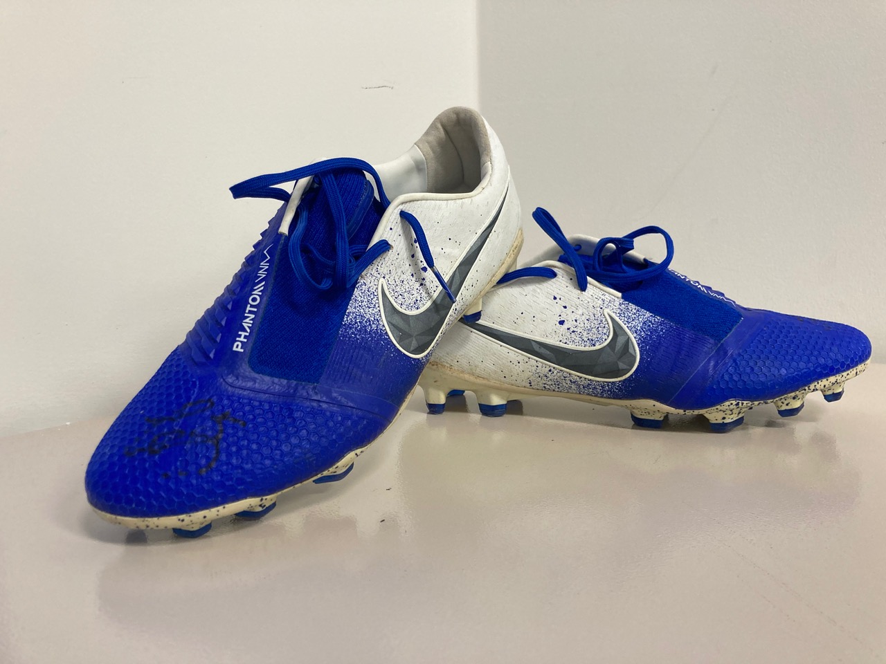 ジュビロ磐田　選手サイン入りサッカーシューズ　小川大貴選手