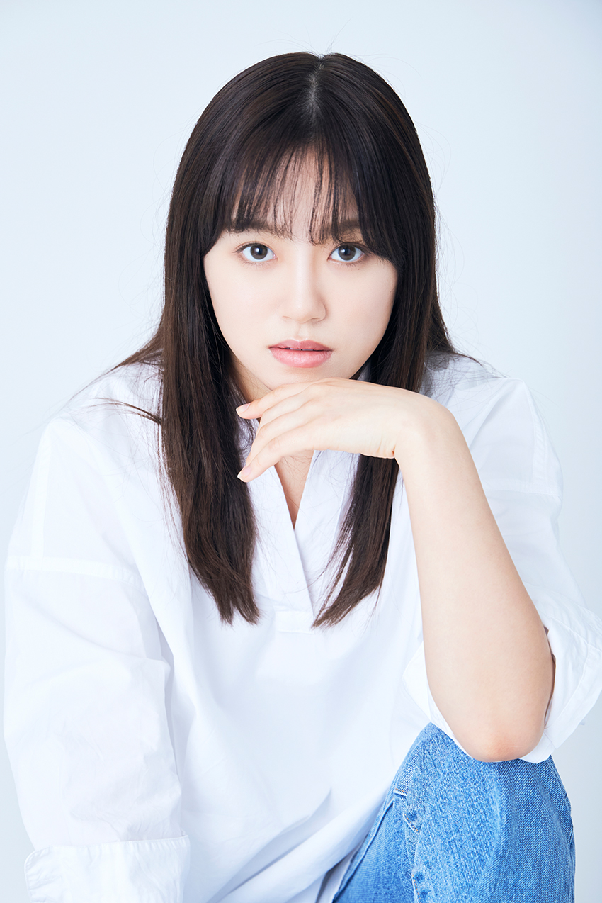 私物の手かがみ（サイン入り）＆サイン色紙　１名様分