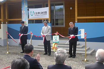 左から前田滝川市長・尾形日本財団理事長・細谷代表理事