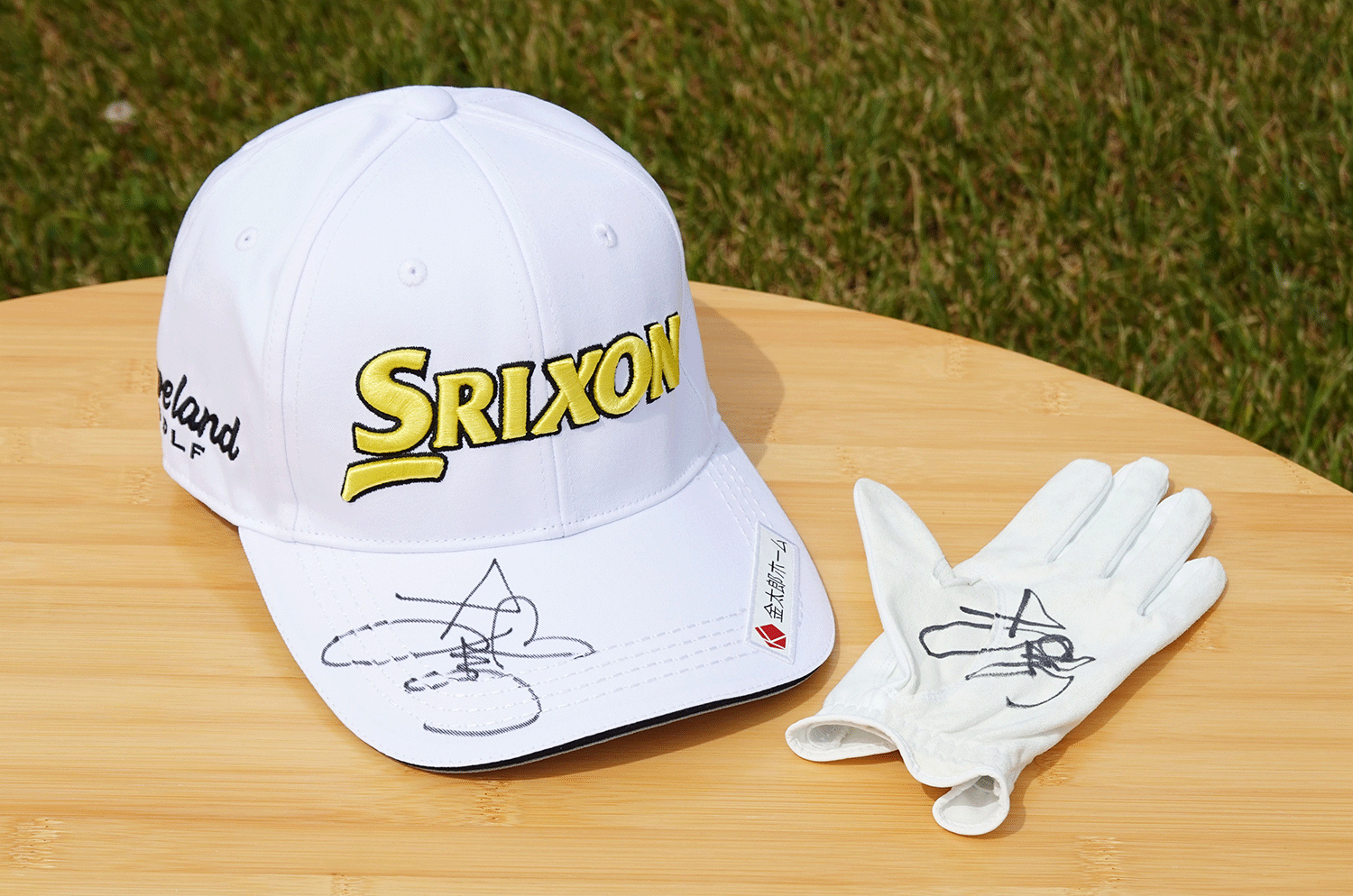 女子プロゴルファー安田彩乃選手サイン入りゴルフグッズ　１名様分